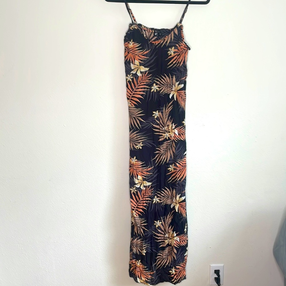 Billsbong summer dress size M floral palm leaf pattern, palm leaf flower pattern